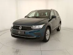 Verde scuro Usata 2023 VW Tiguan Life SUV | 26.900 € (Super prezzo)