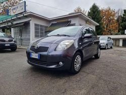 Grigio Usata 2007 Toyota Yaris Tre volumi | 3900 € (Buon prezzo)