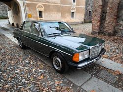 Verde Usata 1979 Mercedes 200 Tre volumi | 14.500 €
