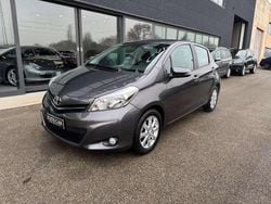 Grigio Usata 2012 Toyota Yaris Lounge Tre volumi | 8990 € (Buon prezzo)