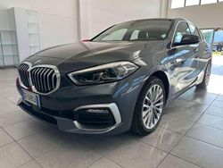 Grigio Usata 2021 BMW 118 Luxury Line Due volumi | 19.400 € (Buon prezzo)