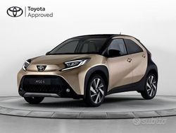 Ginger beige & black met Usata 2022 Toyota Aygo X Trend SUV | 14.500 € (Buon prezzo)