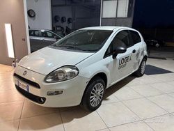 Bianco Usata 2012 Fiat Punto Pop Tre volumi | 1890 € (Ottimo prezzo)