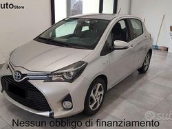 Grigio Usata 2015 Toyota Yaris Hybrid Tre volumi | 7400 € (Super prezzo)