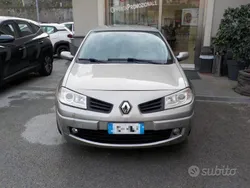 Grigio chiaro Usata 2007 Renault Mégane II Tre volumi | 1000 €