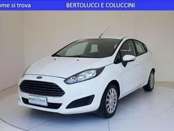 Beige pastello Usata 2013 Ford Fiesta Due volumi | 5950 € (Ottimo prezzo)