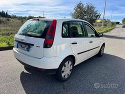 Bianco Usata 2002 Ford Fiesta Tre volumi | 500 € (Super prezzo)