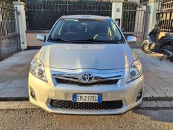 Argento Usata 2012 Toyota Auris Hybrid Style Tre volumi | 6500 €