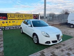 Bianco Usata 2013 Alfa Romeo Giulietta Distinctive Tre volumi | 4400 € (Buon prezzo)
