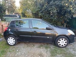 Nero Usata 2006 Renault Clio II Tre volumi | 2300 €