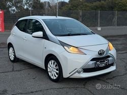 Bianco Usata 2015 Toyota Aygo X-wave Due volumi | 5999 € (Ottimo prezzo)