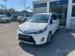 Usata 2013 Toyota Yaris Hybrid Lounge Tre volumi | 8700 € (Buon prezzo)