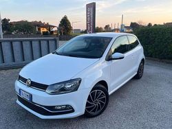 Bianco Usata 2015 VW Polo Comfortline Tre volumi | 8300 € (Cara)