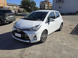 Bianco Usata 2016 Toyota Yaris Active Due volumi | 8499 € (Ottimo prezzo)