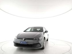 Moonstone grey Usata 2022 VW Golf VIII Life Tre volumi | 18.900 € (Buon prezzo)