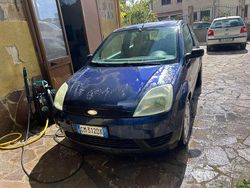 Blu Usata 2004 Ford Fiesta Ghia Tre volumi | 700 € (Super prezzo)