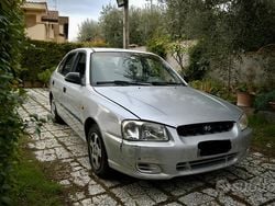 Grigio Usata 2001 Hyundai Accent Tre volumi | 800 €