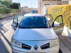 Grigio Usata 2006 Renault Mégane II Tre volumi | 2000 €