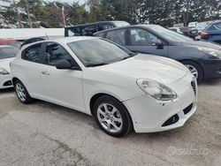 Bianco Usata 2010 Alfa Romeo Giulietta Progression Tre volumi | 2800 € (Buon prezzo)