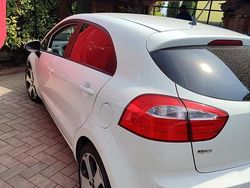 Bianco Usata 2016 Kia Rio Due volumi | 6500 € (Ottimo prezzo)