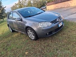 Usata 2005 VW Golf V Tre volumi | 2000 € (Buon prezzo)