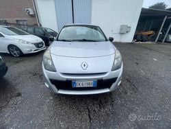 Grigio Usata 2011 Renault Clio II Dynamique Tre volumi | 2000 € (Ottimo prezzo)