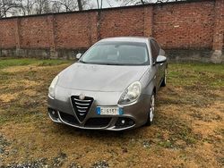 Grigio Usata 2011 Alfa Romeo Giulietta Tre volumi | 5000 € (Cara)
