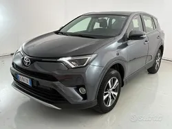Grigio Usata 2016 Toyota RAV4 Business Edition SUV | 14.900 € (Buon prezzo)