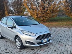 Grigio Usata 2016 Ford Fiesta Titanium Tre volumi | 5200 € (Buon prezzo)
