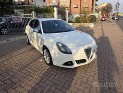 Bianco Usata 2012 Alfa Romeo Giulietta Exclusive Tre volumi | 4990 € (Buon prezzo)