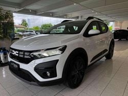 Bianco metallizzato Nuova 2025 Dacia Sandero Expression Due volumi | 16.700 € (Buon prezzo)