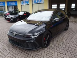 Deepblack metallic Usata 2023 VW Golf Pro Tre volumi | 39.900 €