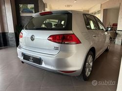 Grigio Usata 2014 VW Golf VII Comfortline Tre volumi | 9999 € (Buon prezzo)