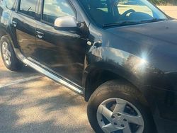 Nero Usata 2011 Dacia Duster Lauréate SUV | 3700 € (Ottimo prezzo)