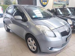 Grigio Usata 2007 Toyota Yaris Sol Tre volumi | 3200 € (Buon prezzo)