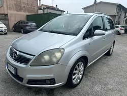 Grigio Usata 2007 Opel Zafira Monovolume | 1950 €