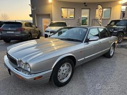 Argento Usata 2000 Jaguar XJ8 Sovereign Tre volumi | 7900 € (Buon prezzo)
