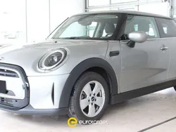 Argento Usata 2023 Mini Cooper Essential Due volumi | 25.950 € (Buon prezzo)