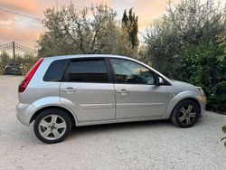 Argento Usata 2008 Ford Fiesta Tre volumi | 2500 € (Buon prezzo)