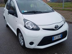 Bianco Usata 2013 Toyota Aygo Connect Style Due volumi | 6999 € (Buon prezzo)