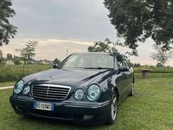 Usata 2001 Mercedes E320 Avantgarde Tre volumi | 10.000 €