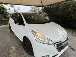 Bianco Usata 2013 Peugeot 208 Due volumi | 7000 €