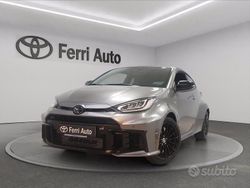 Grigio Nuova 2025 Toyota Yaris Tre volumi | 55.900 € (Buon prezzo)