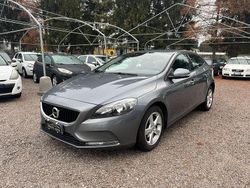 Grigio Usata 2017 Volvo V40 Business Edition Tre volumi | 8900 € (Buon prezzo)