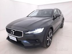 Grigio Usata 2021 Volvo V60 CC Business Edition Station wagon | 23.990 € (Buon prezzo)