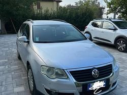 Grigio Usata 2010 VW Passat Comfortline Station wagon | 4900 € (Buon prezzo)