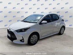 Bianco Usata 2023 Toyota Yaris Business Edition Tre volumi | 14.950 € (Buon prezzo)
