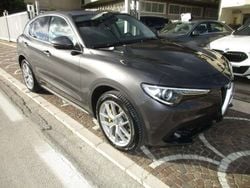 Grigio chiaro Usata 2017 Alfa Romeo Stelvio Super SUV | 19.990 € (Buon prezzo)