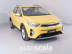 Giallo metallizzato Usata 2022 Kia Stonic Urban SUV | 13.490 € (Buon prezzo)