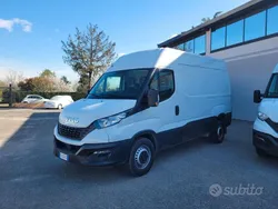 Bianco Usata 2021 Iveco Daily Tre volumi | 24.500 €